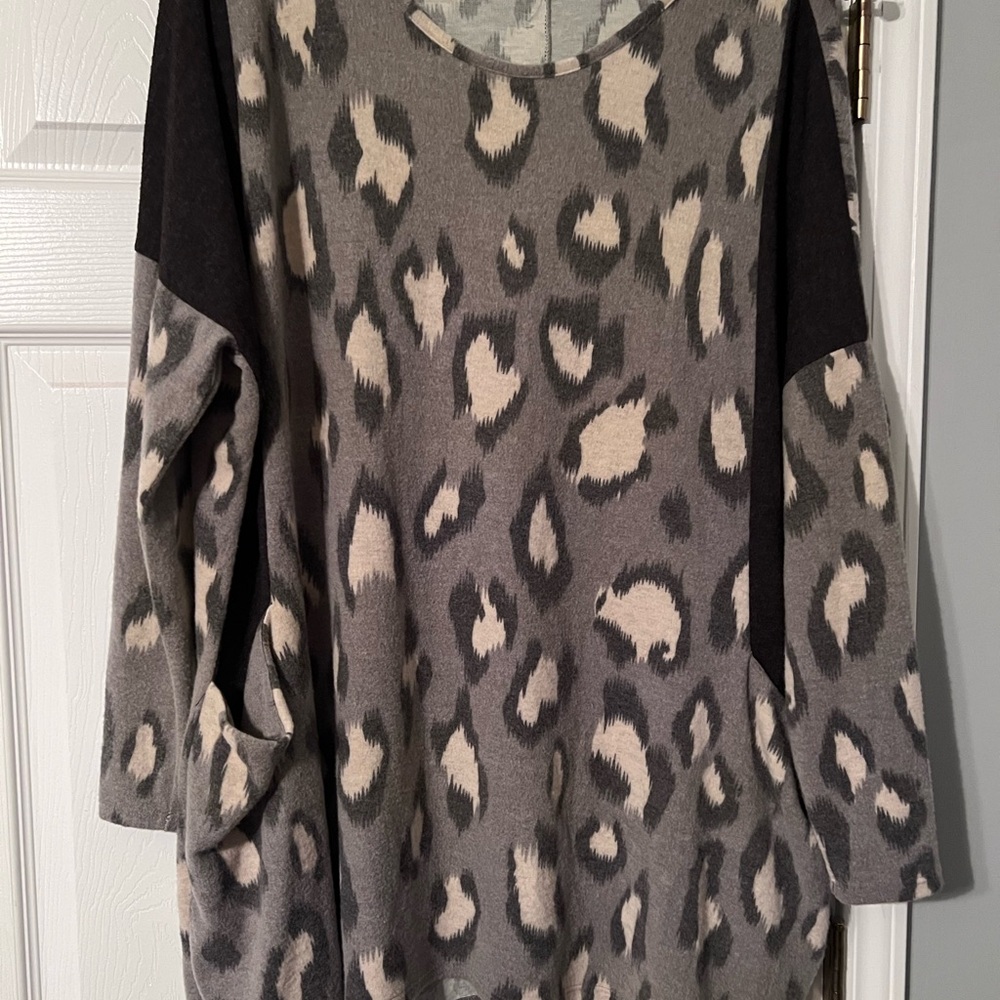 Leopard Print Sweater - Gray and Black